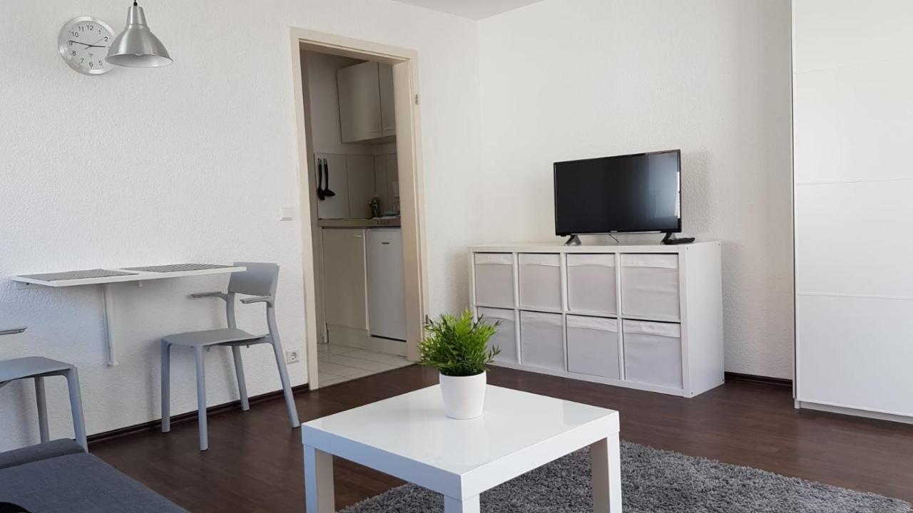 Ferien- Und Businessapartment I Modern Mit Wlan Und Parkplatz Nahe Zentrum, Automobil- Und Tech-Firmen, Messe 레닝겐 외부 사진